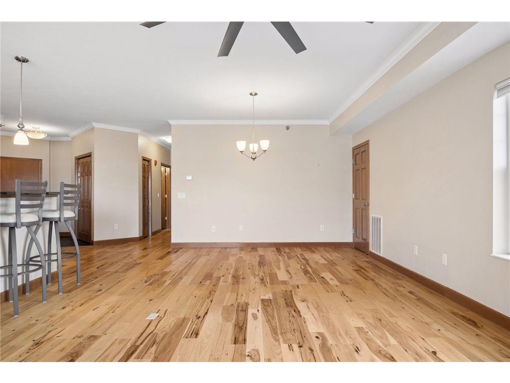 6701 Lake Shore Drive S #101 Richfield MN 55423 - Wood 7040434 image14
