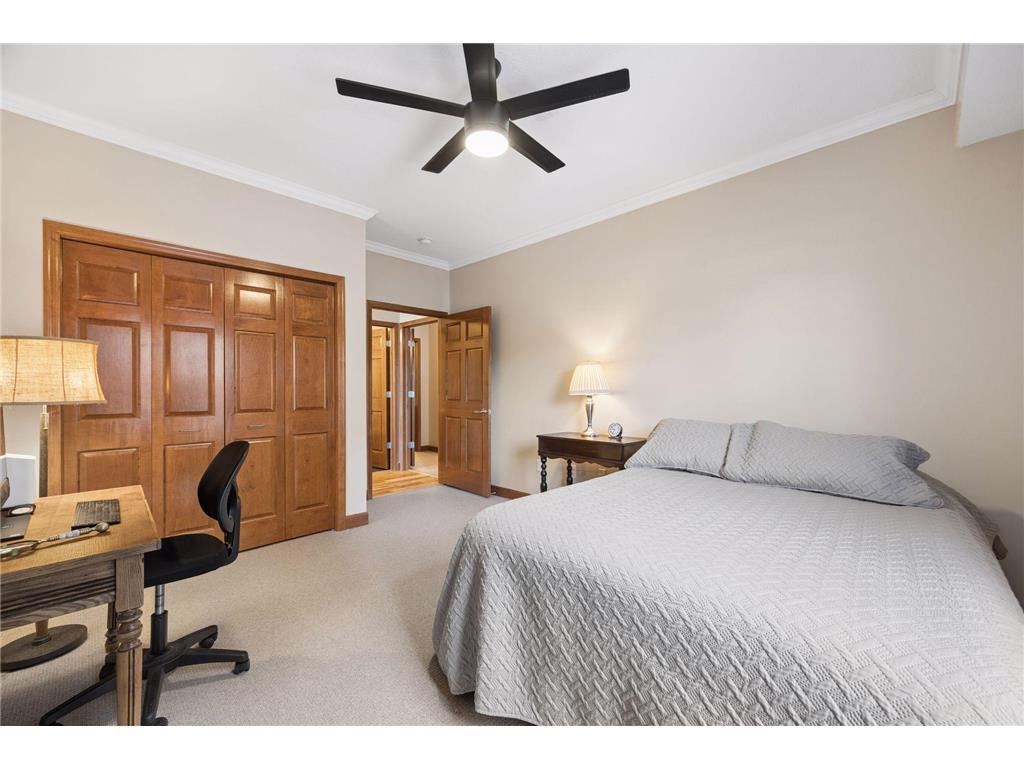 6701 Lake Shore Drive S #101 Richfield MN 55423 - Wood 7040434 image23