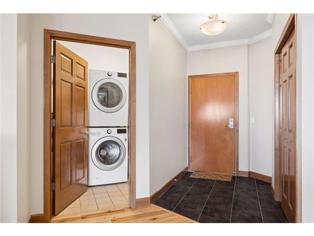6701 Lake Shore Drive S #101 Richfield MN 55423 - Wood 7040434 image25