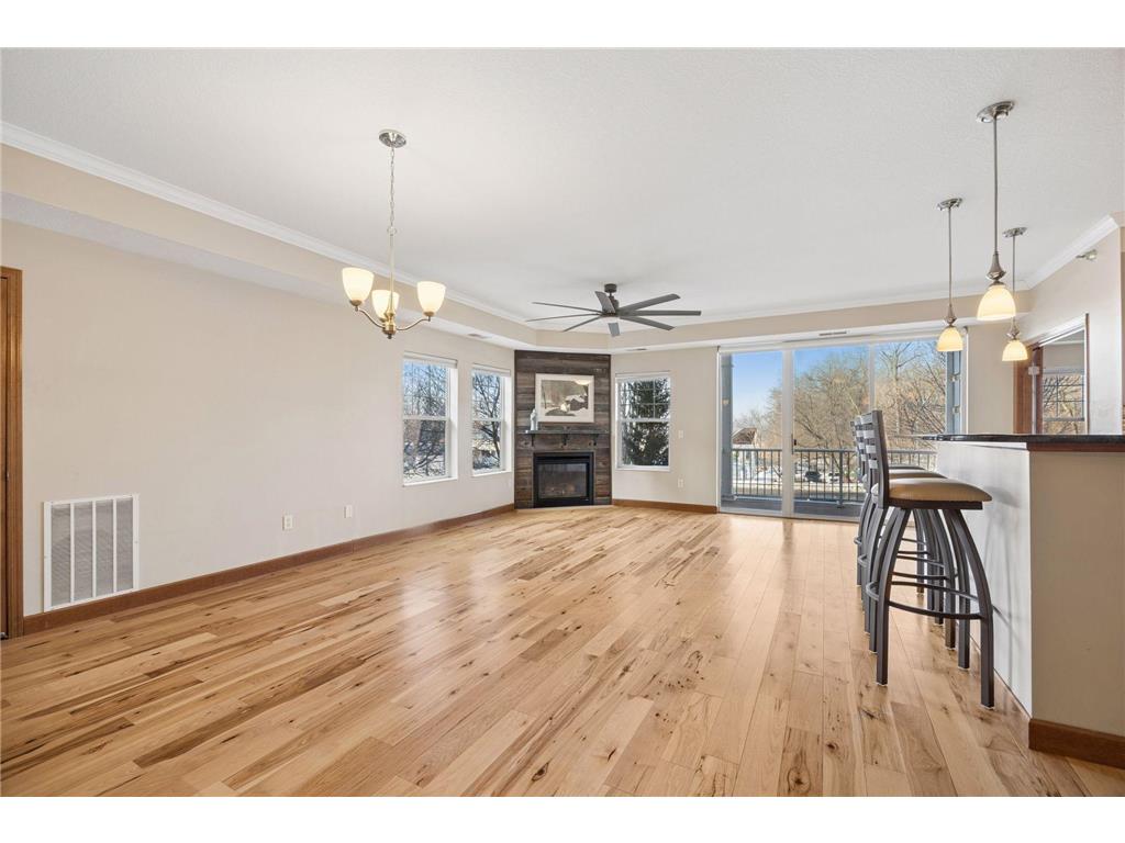6701 Lake Shore Drive S #101 Richfield MN 55423 - Wood 7040434 image3