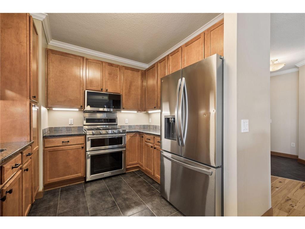 6701 Lake Shore Drive S #101 Richfield MN 55423 - Wood 7040434 image8