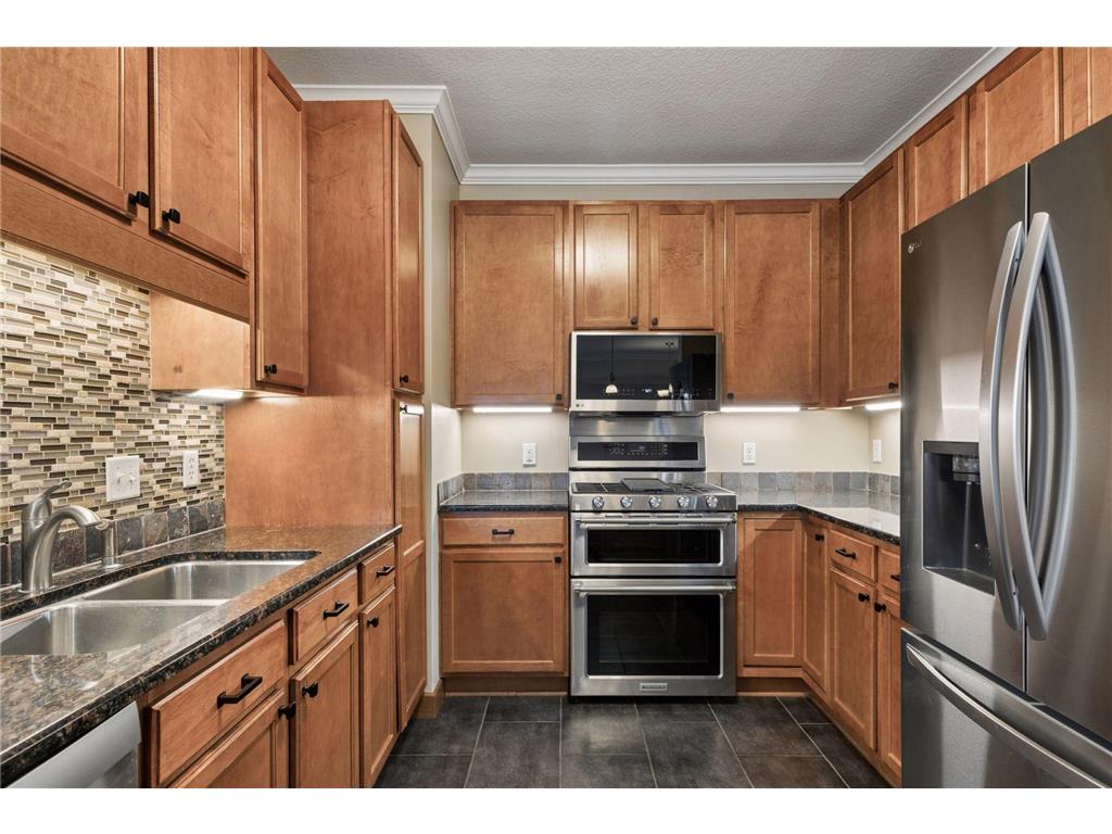 6701 Lake Shore Drive S #101 Richfield MN 55423 - Wood 7040434 image9