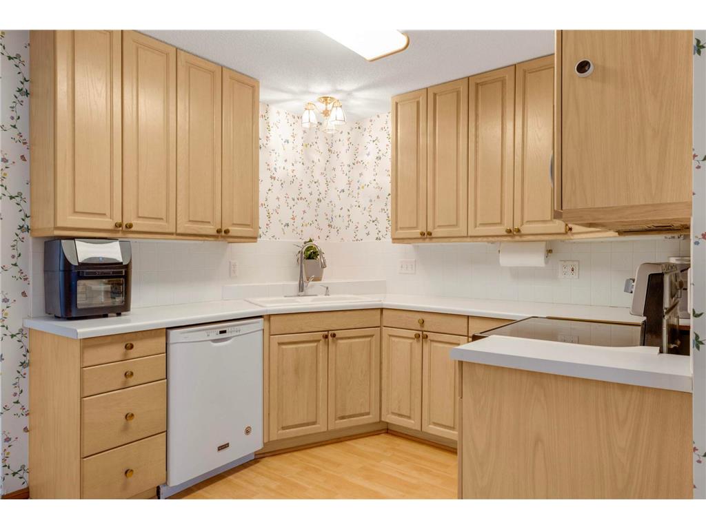 6701 W 82nd Street Bloomington MN 55438 7001336 image16