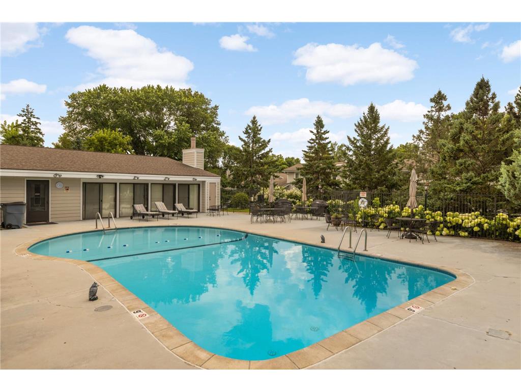 6701 W 82nd Street Bloomington MN 55438 7001336 image32