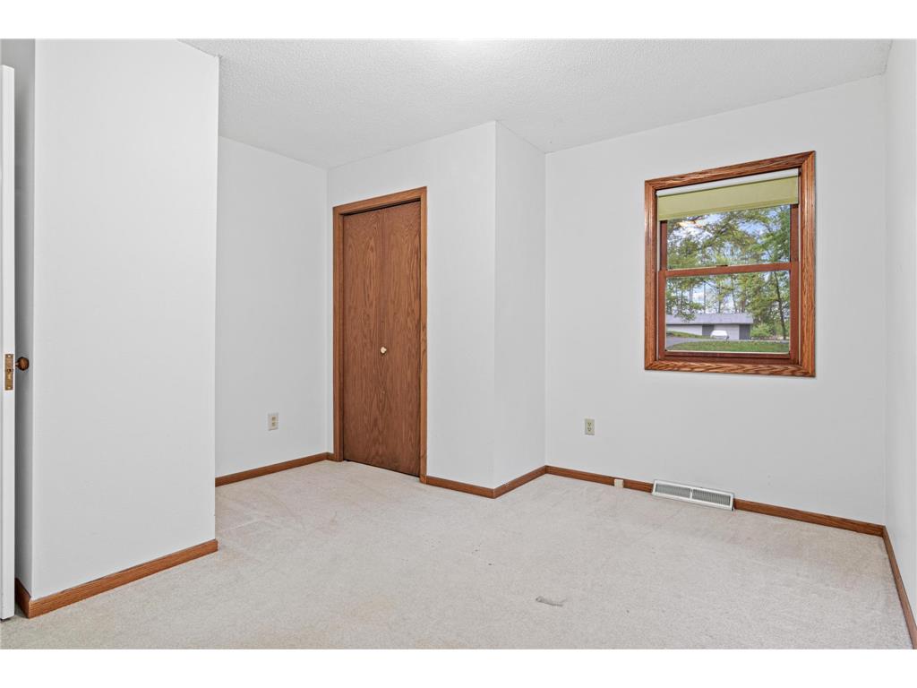 6705 327th Lane NW Wyanett Twp MN 55371 - Green 6818786 image19