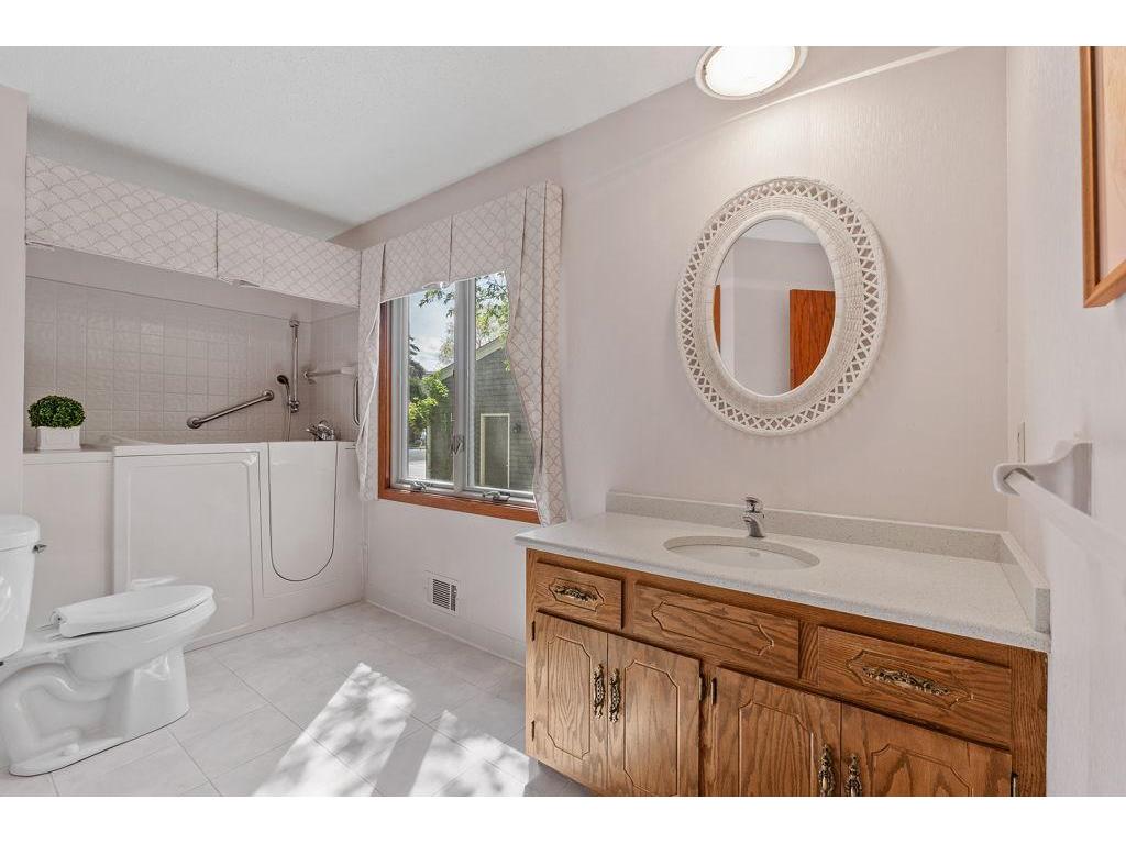 6708 W 82nd Street Bloomington MN 55438 7058802 image28