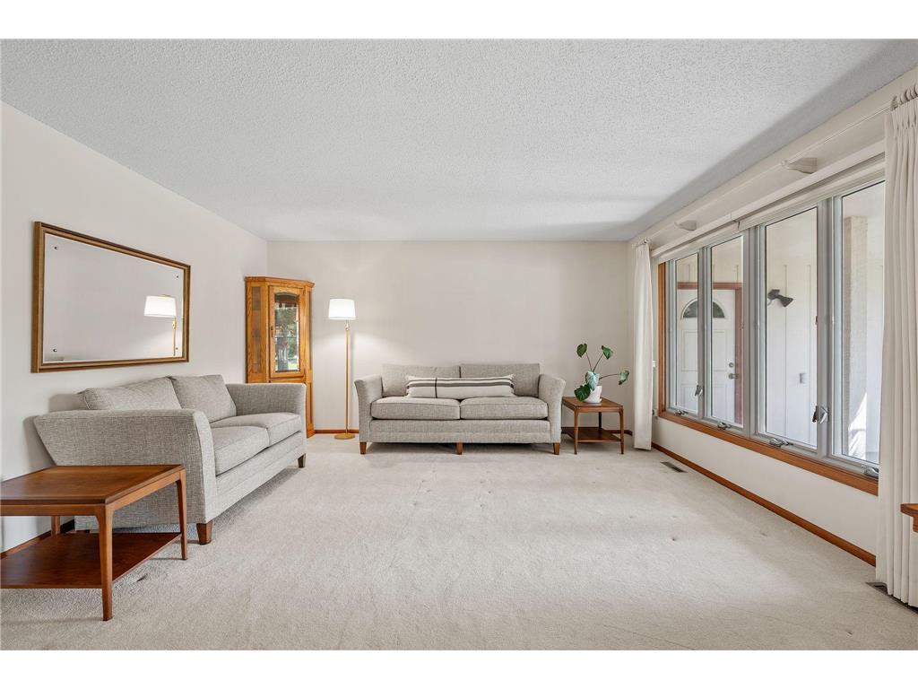 6708 W 82nd Street Bloomington MN 55438 7058802 image4