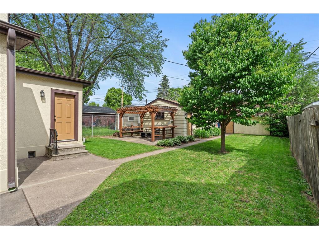 671 Edmund Avenue Saint Paul MN 55104 7034633 image38