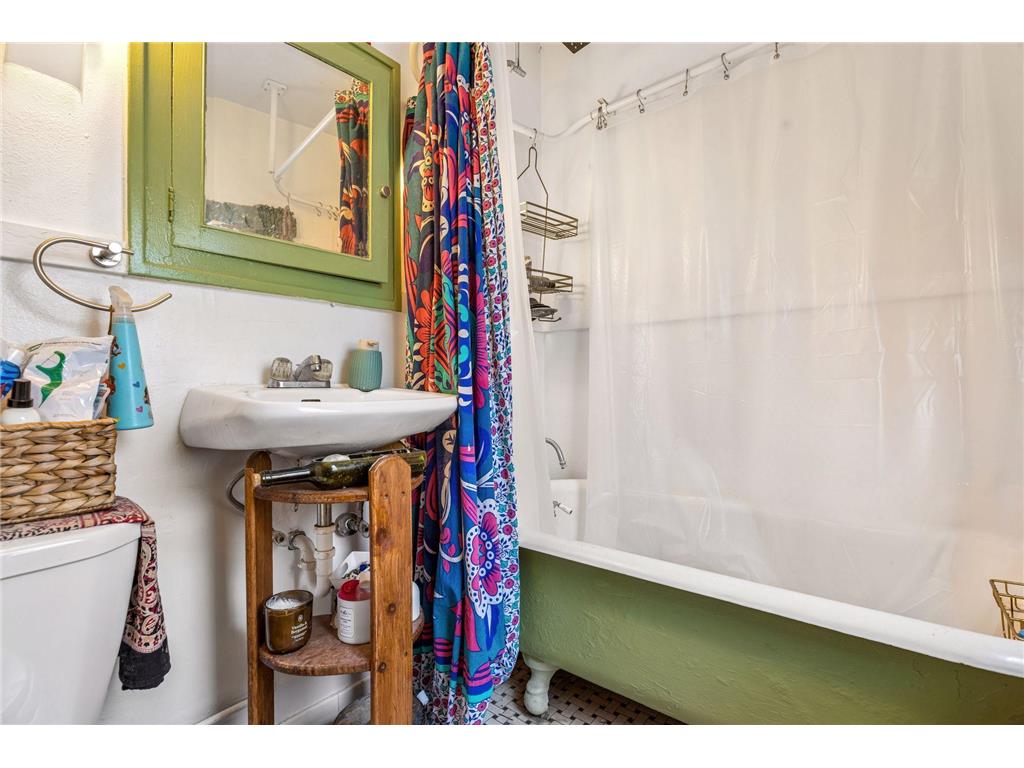 671 Spring Street NE Minneapolis MN 55413 7094390 image16