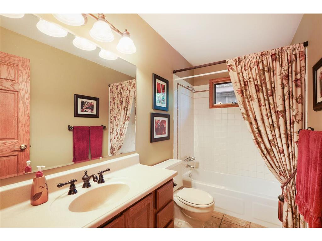 6715 Ashton Avenue NE Fridley MN 55432 - Locke 7092872 image16