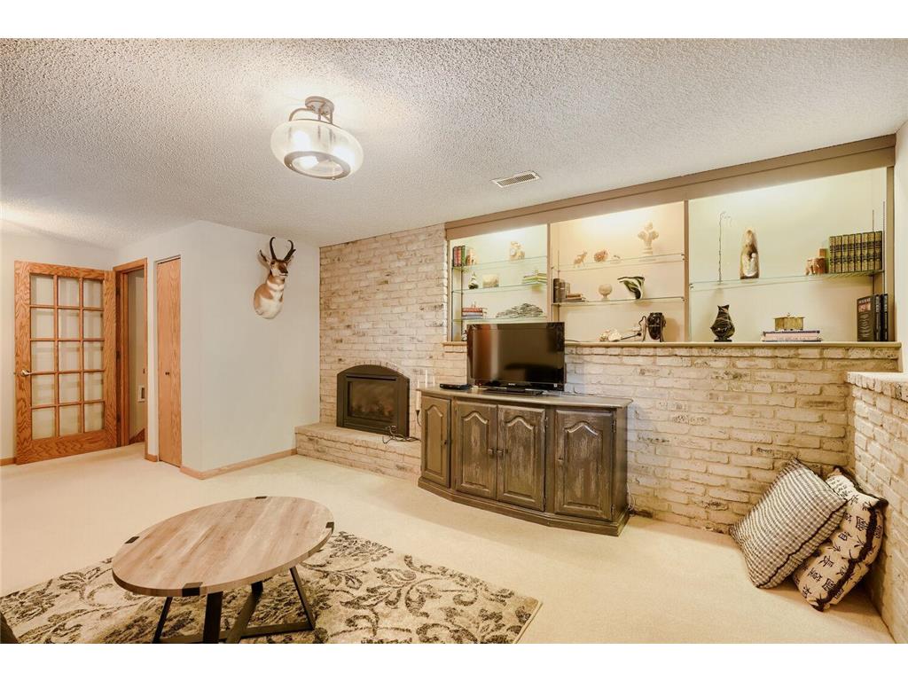 6715 Ashton Avenue NE Fridley MN 55432 - Locke 7092872 image17