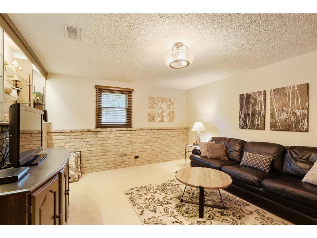 6715 Ashton Avenue NE Fridley MN 55432 - Locke 7092872 image18
