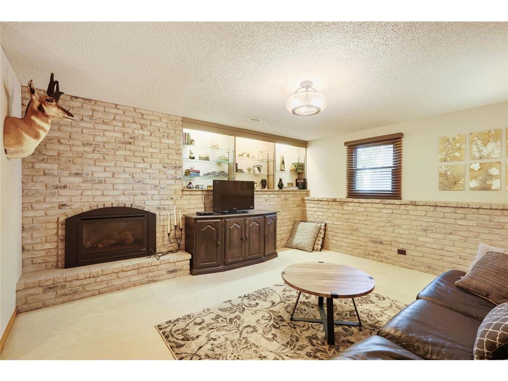6715 Ashton Avenue NE Fridley MN 55432 - Locke 7092872 image19