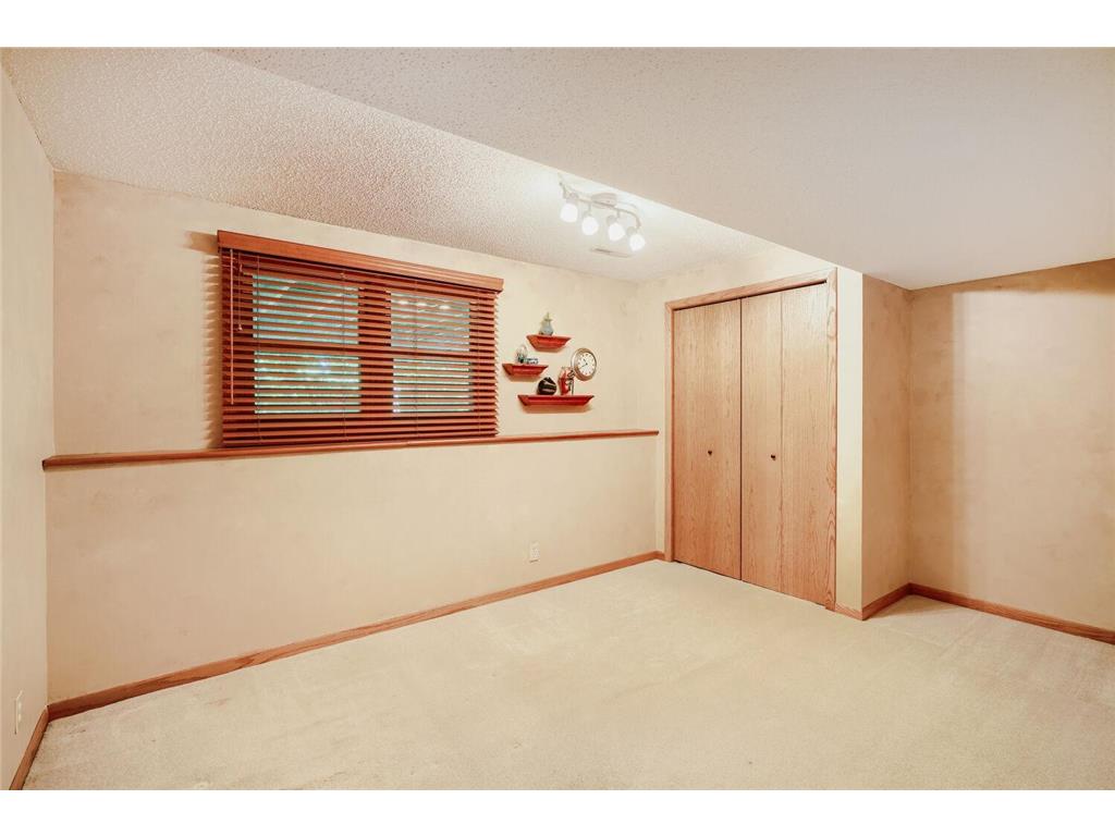 6715 Ashton Avenue NE Fridley MN 55432 - Locke 7092872 image20