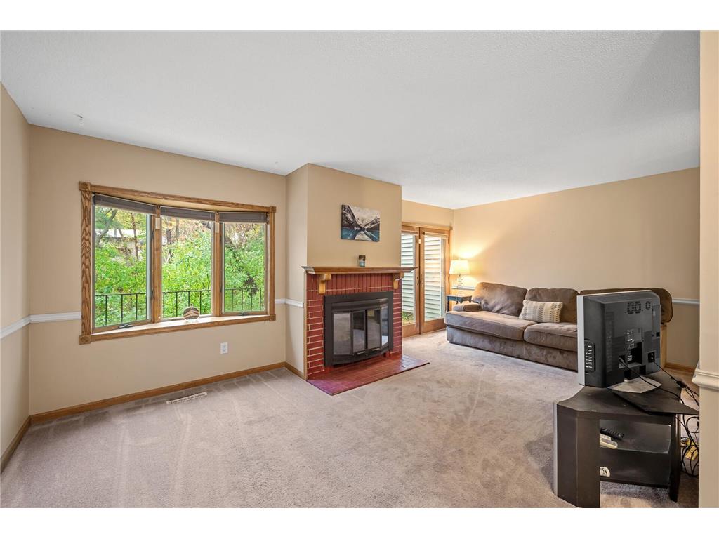 6716 Gretchen Lane N Oakdale MN 55128 6622061 image1