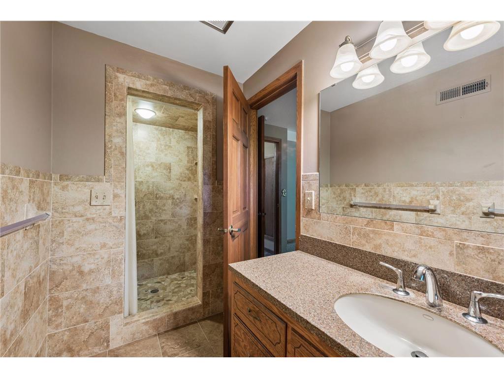 6717 Southdale Road Edina MN 55435 7084263 image40