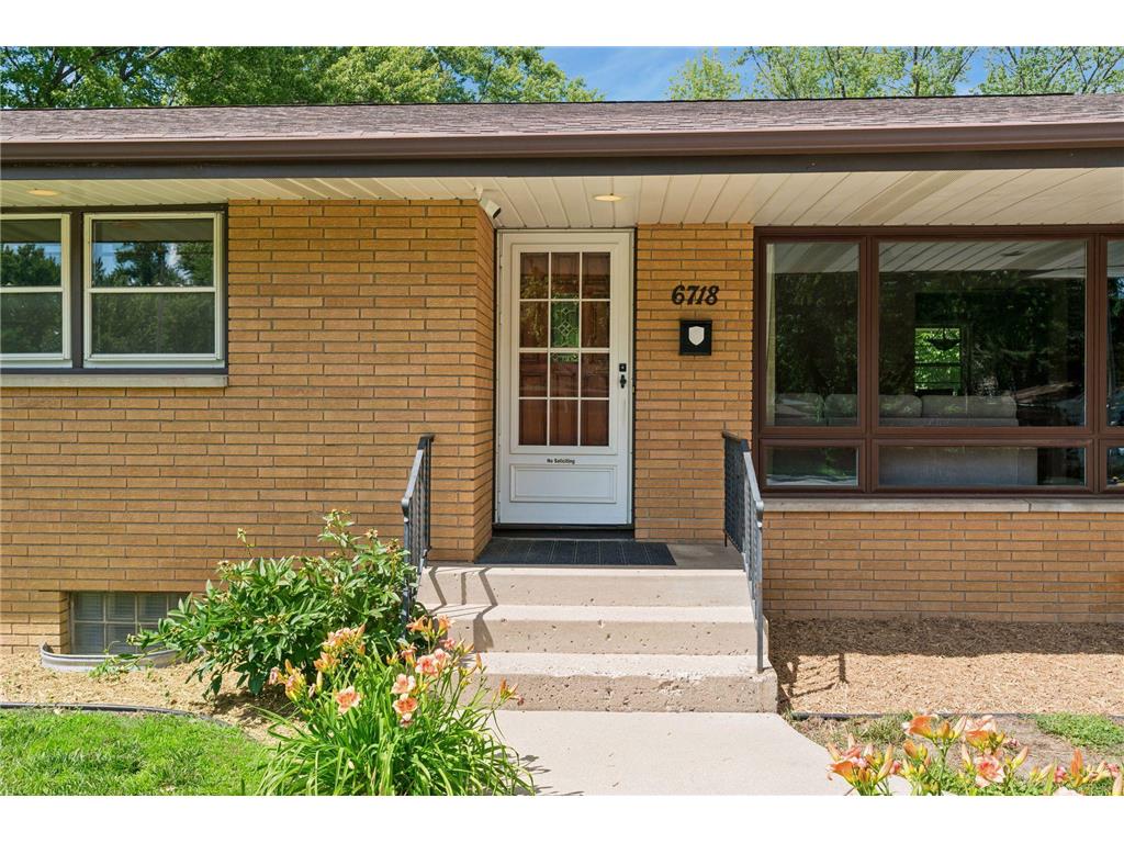 6718 36th Avenue N Crystal MN 55427 7106392 image3