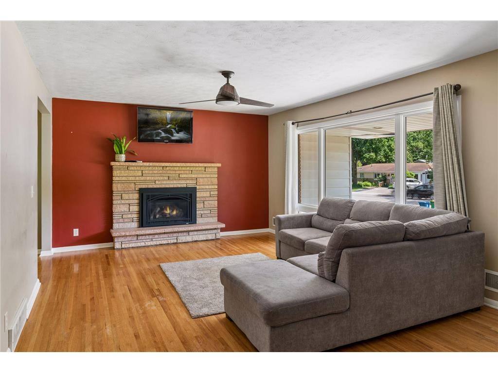 6718 36th Avenue N Crystal MN 55427 7106392 image4