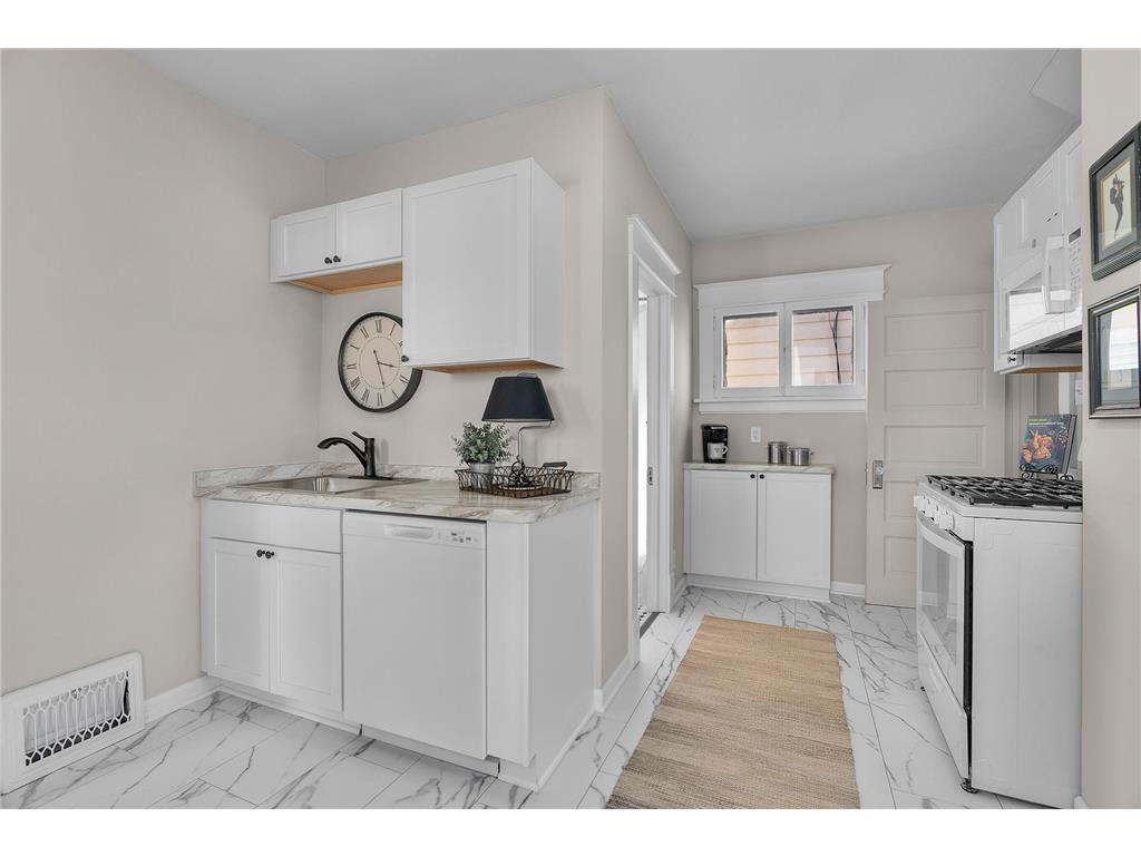 673 Jessamine Avenue E Saint Paul MN 55106 7029433 image16