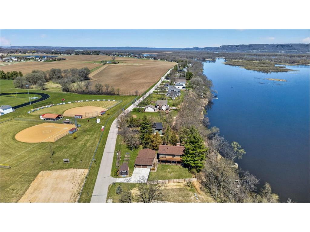67354 166th Avenue Wabasha MN 55981 - Robinson 7057719 image1