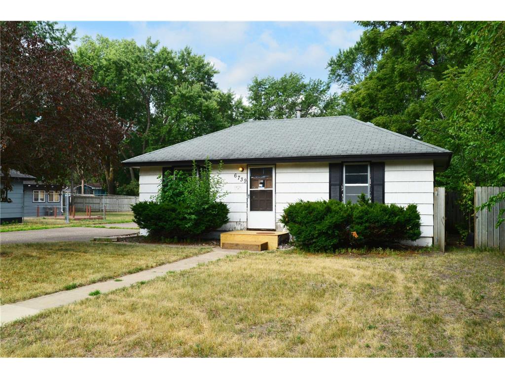 6739 Perry Avenue N Brooklyn Center MN 55429 6399746 image1