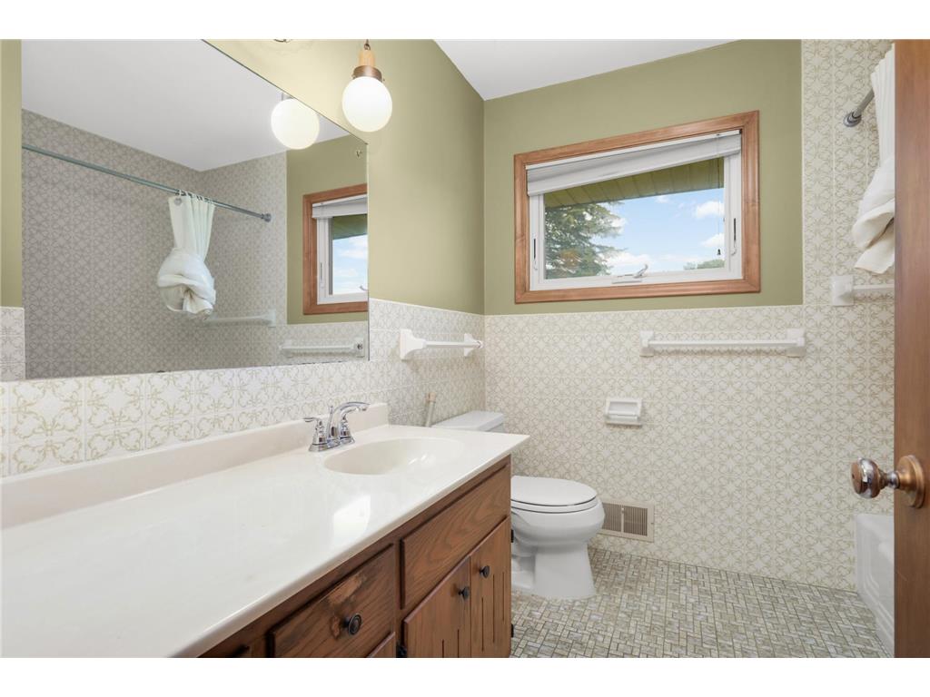 6751 Madison Street NE Fridley MN 55432 7085522 image22