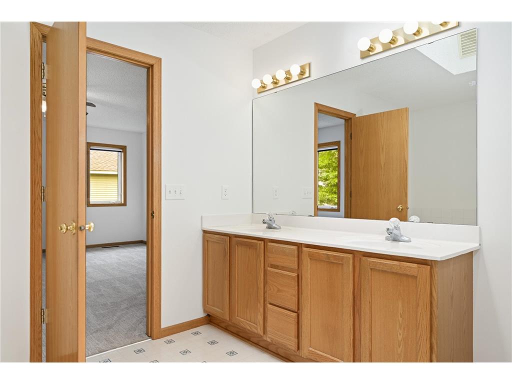676 Falcon Ridge Road Woodbury MN 55125 7083810 image25