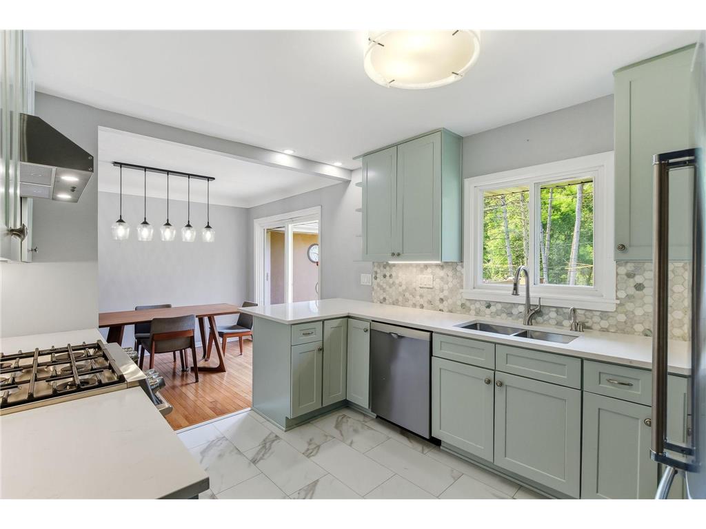 676 Shryer Avenue W Roseville MN 55113 7078760 image1