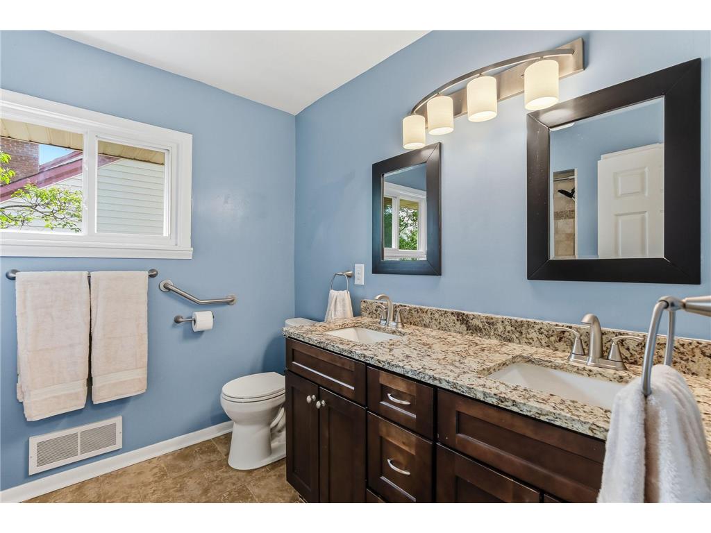 676 Shryer Avenue W Roseville MN 55113 7078760 image10
