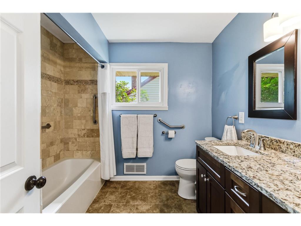 676 Shryer Avenue W Roseville MN 55113 7078760 image11