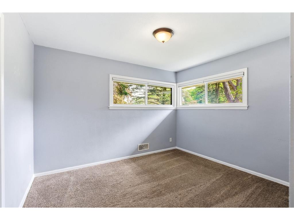 676 Shryer Avenue W Roseville MN 55113 7078760 image17