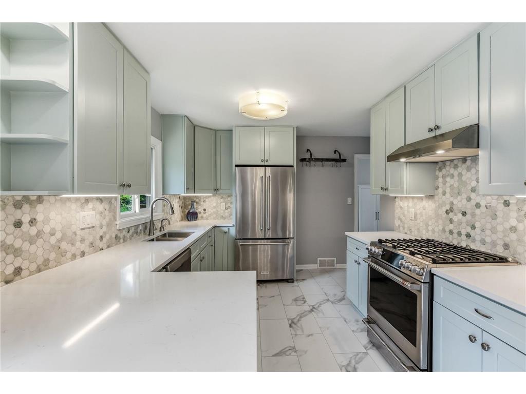 676 Shryer Avenue W Roseville MN 55113 7078760 image2