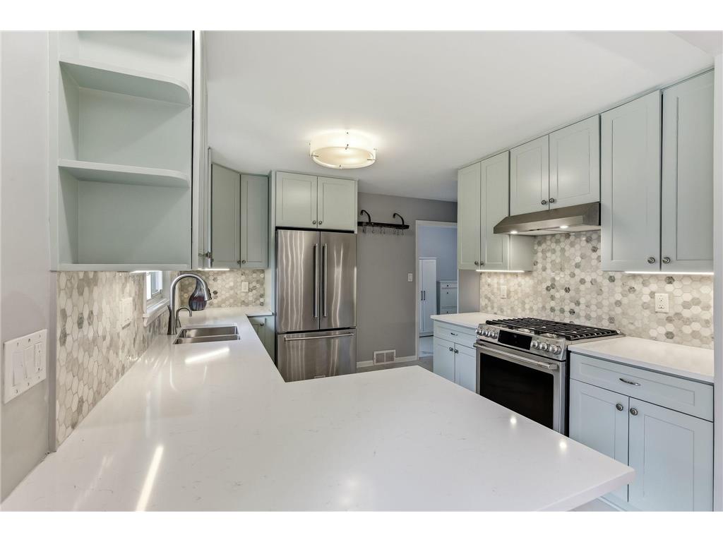 676 Shryer Avenue W Roseville MN 55113 7078760 image5