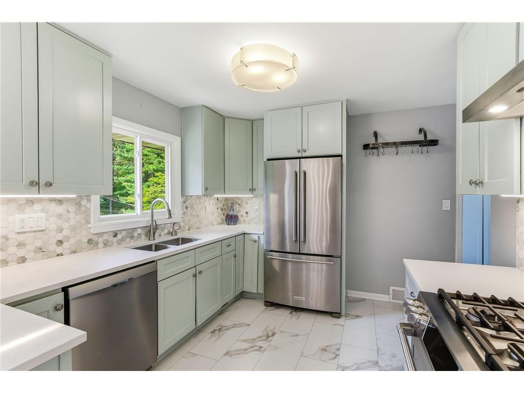 676 Shryer Avenue W Roseville MN 55113 7078760 image6