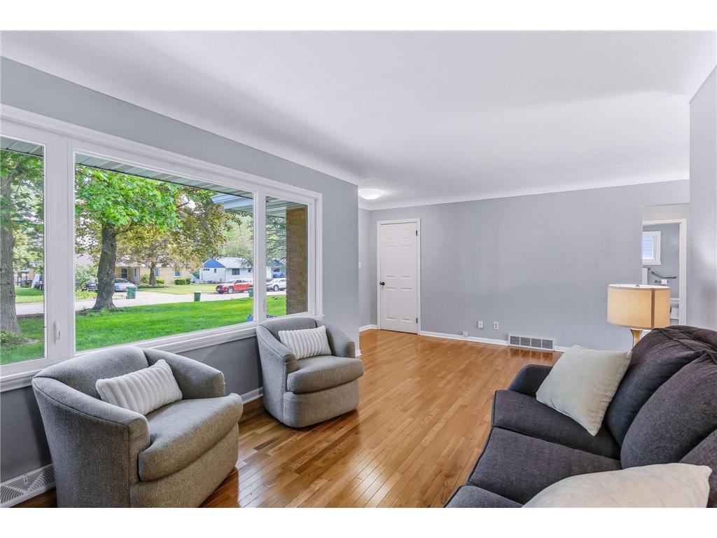 676 Shryer Avenue W Roseville MN 55113 7078760 image9