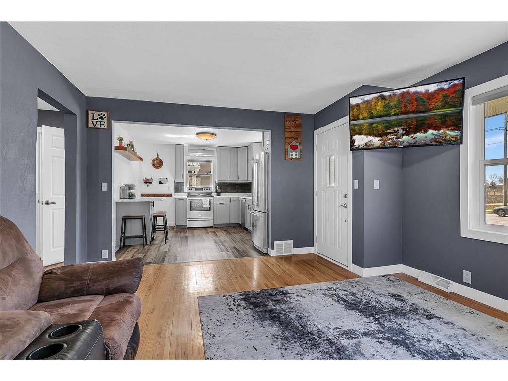 676 State Street N Eden Valley MN 55329 7053689 image11