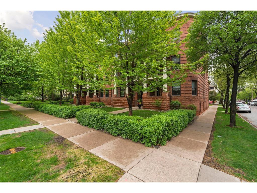 676 Summit Avenue #102 Saint Paul MN 55105 6499772 image1