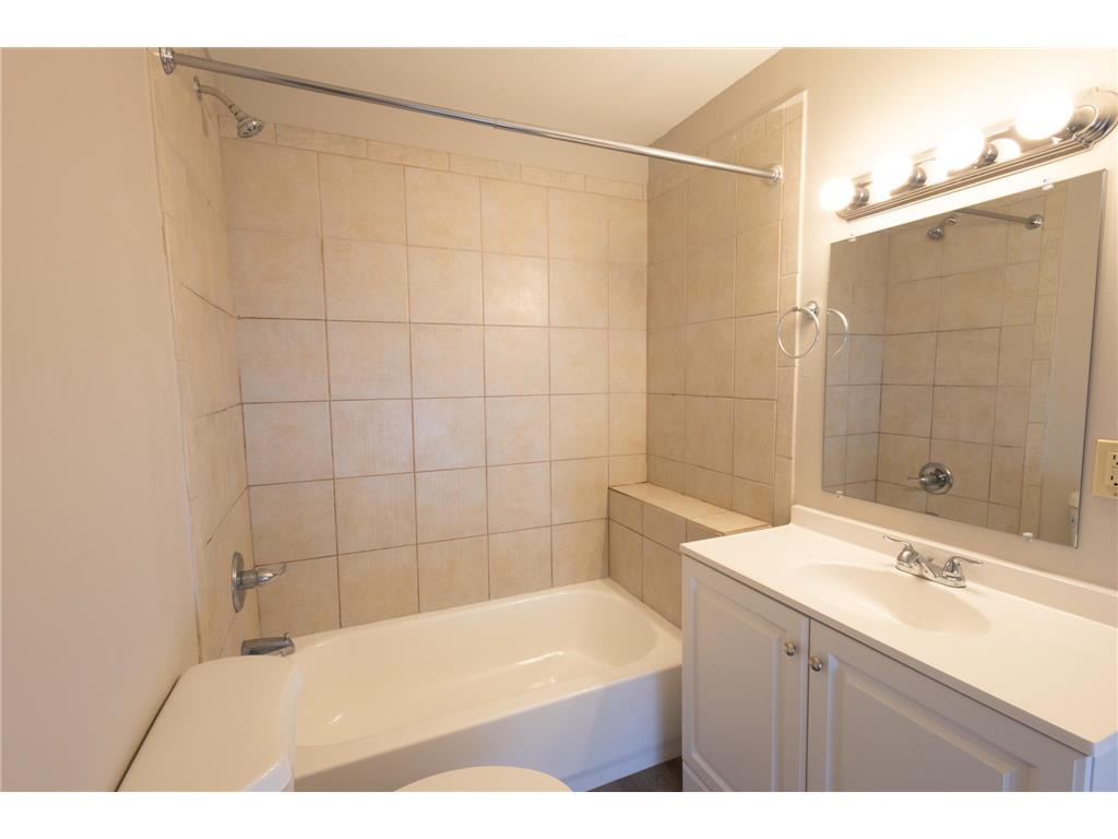 678 Hawthorne Avenue E Saint Paul MN 55106 7036507 image16