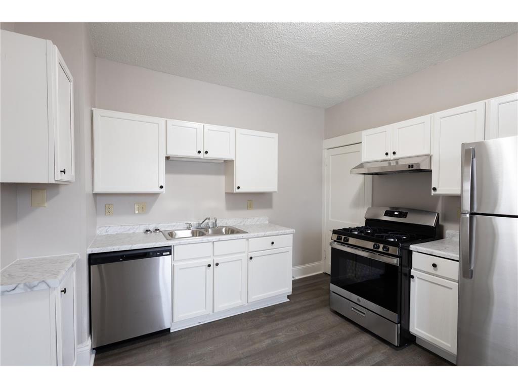 678 Hawthorne Avenue E Saint Paul MN 55106 7036507 image5