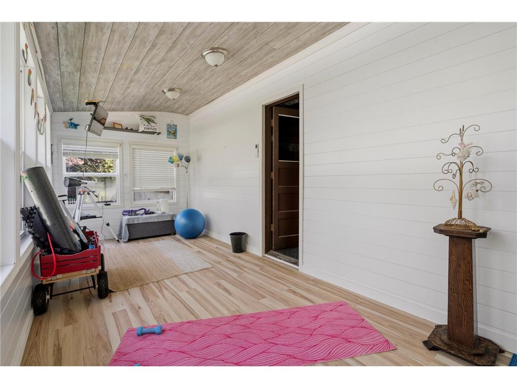 6785 E River Road Fridley MN 55432 - Locke 7085448 image18