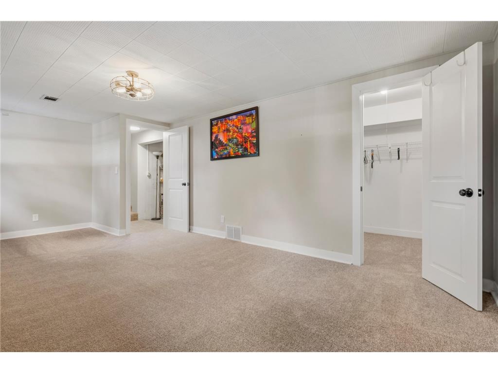 6785 E River Road Fridley MN 55432 - Locke 7085448 image19