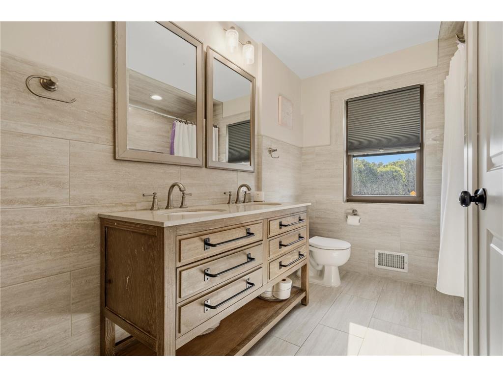 6785 E River Road Fridley MN 55432 - Locke 7085448 image30