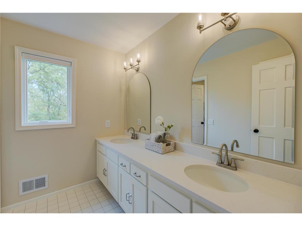 679 Marie Avenue W Mendota Heights MN 55118 6635267 image18