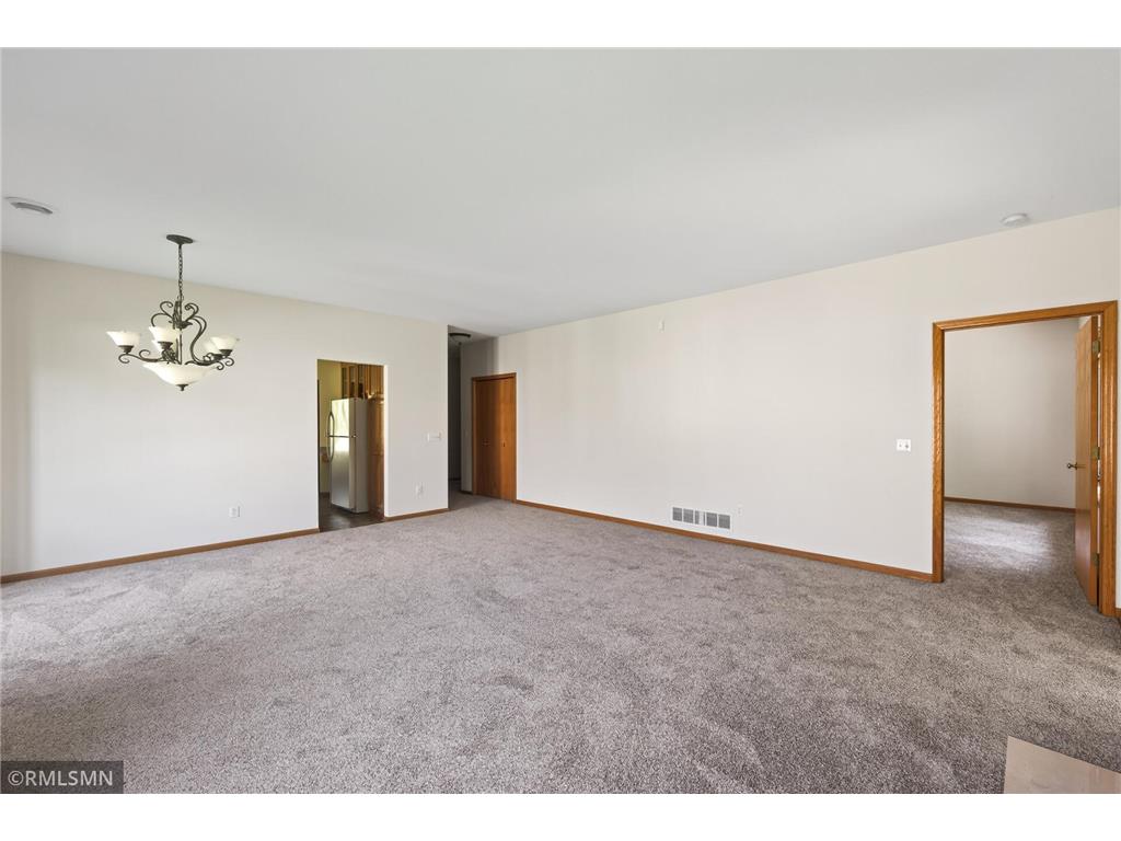 6801 24th Street N Oakdale MN 55128 7080163 image3