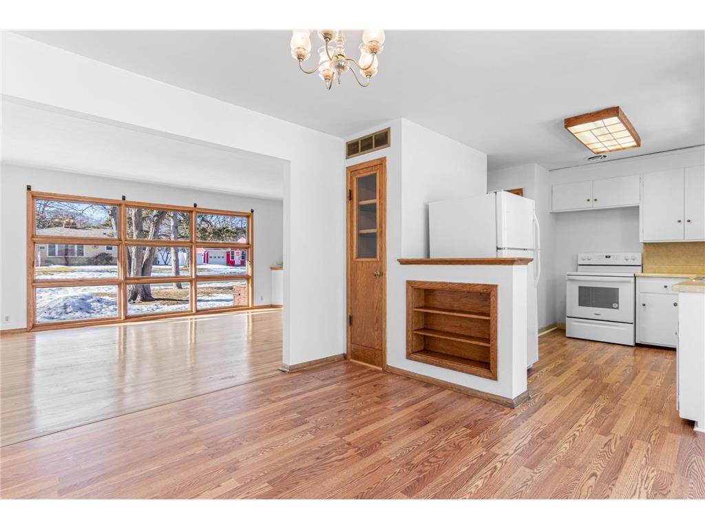 6807 Hickory Street NE Fridley MN 55432 - Locke 7019777 image10