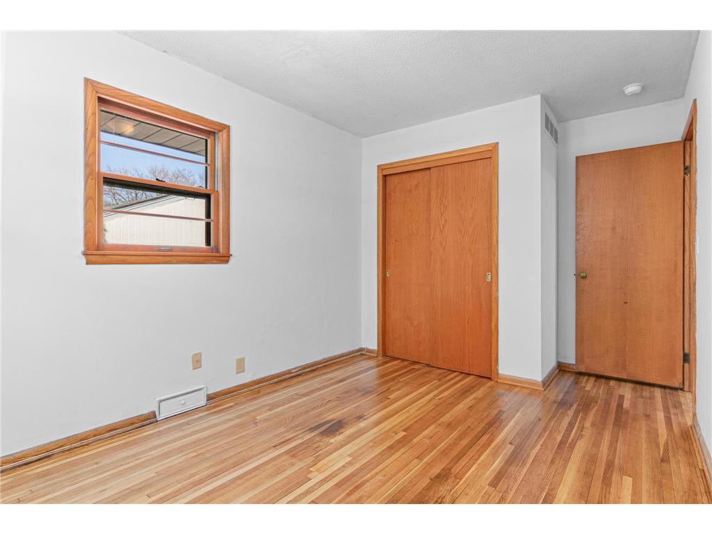 6807 Hickory Street NE Fridley MN 55432 - Locke 7019777 image19