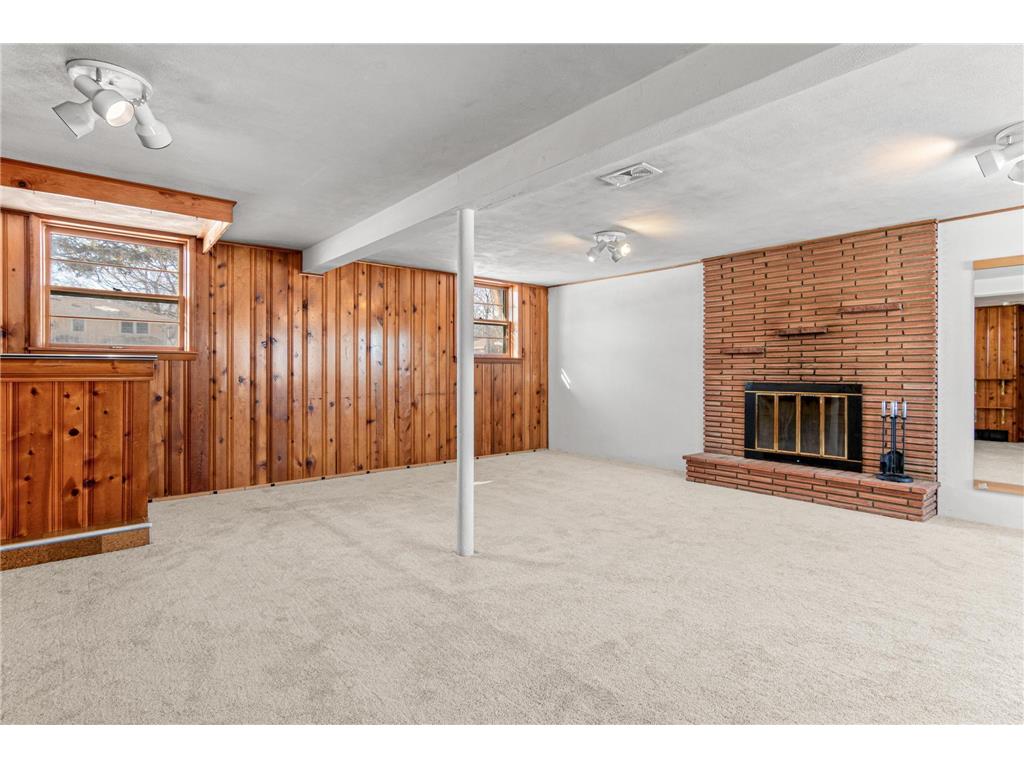 6807 Hickory Street NE Fridley MN 55432 - Locke 7019777 image20