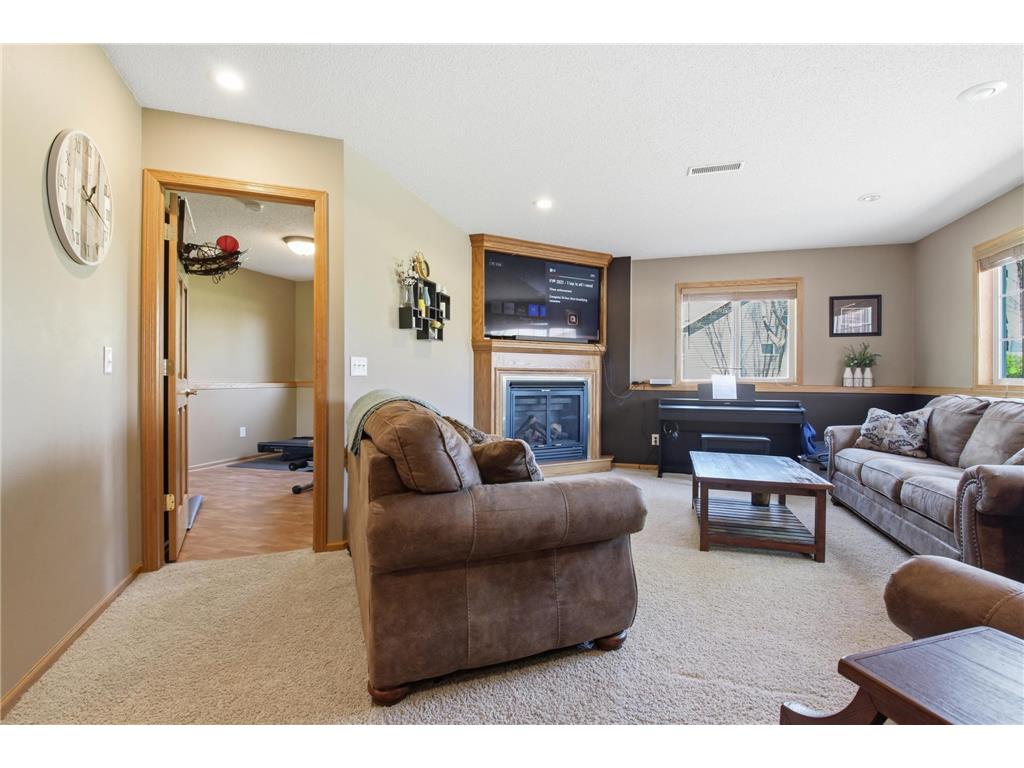 681 W River Drive New London MN 56273 7072000 image9
