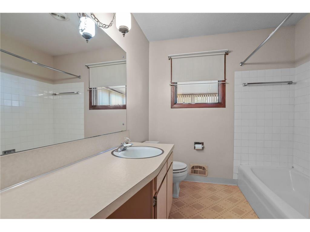 6824 N Colfax Avenue Brooklyn Center MN 55430 7068619 image11