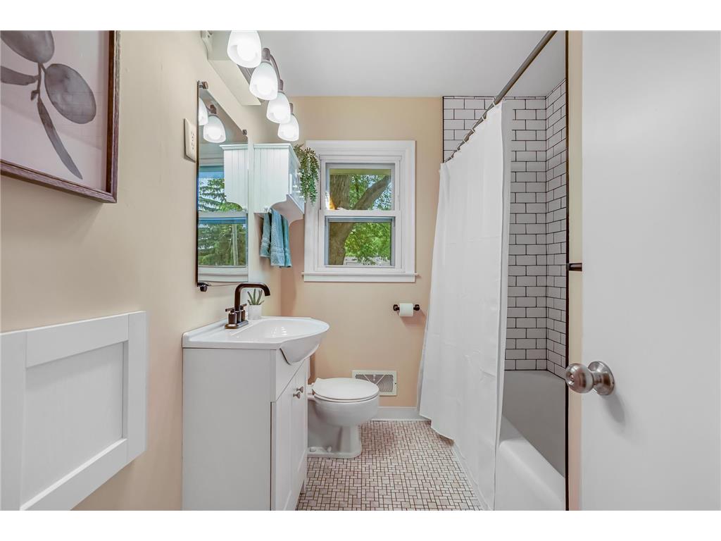 6826 16th Avenue S Richfield MN 55423 7078775 image14